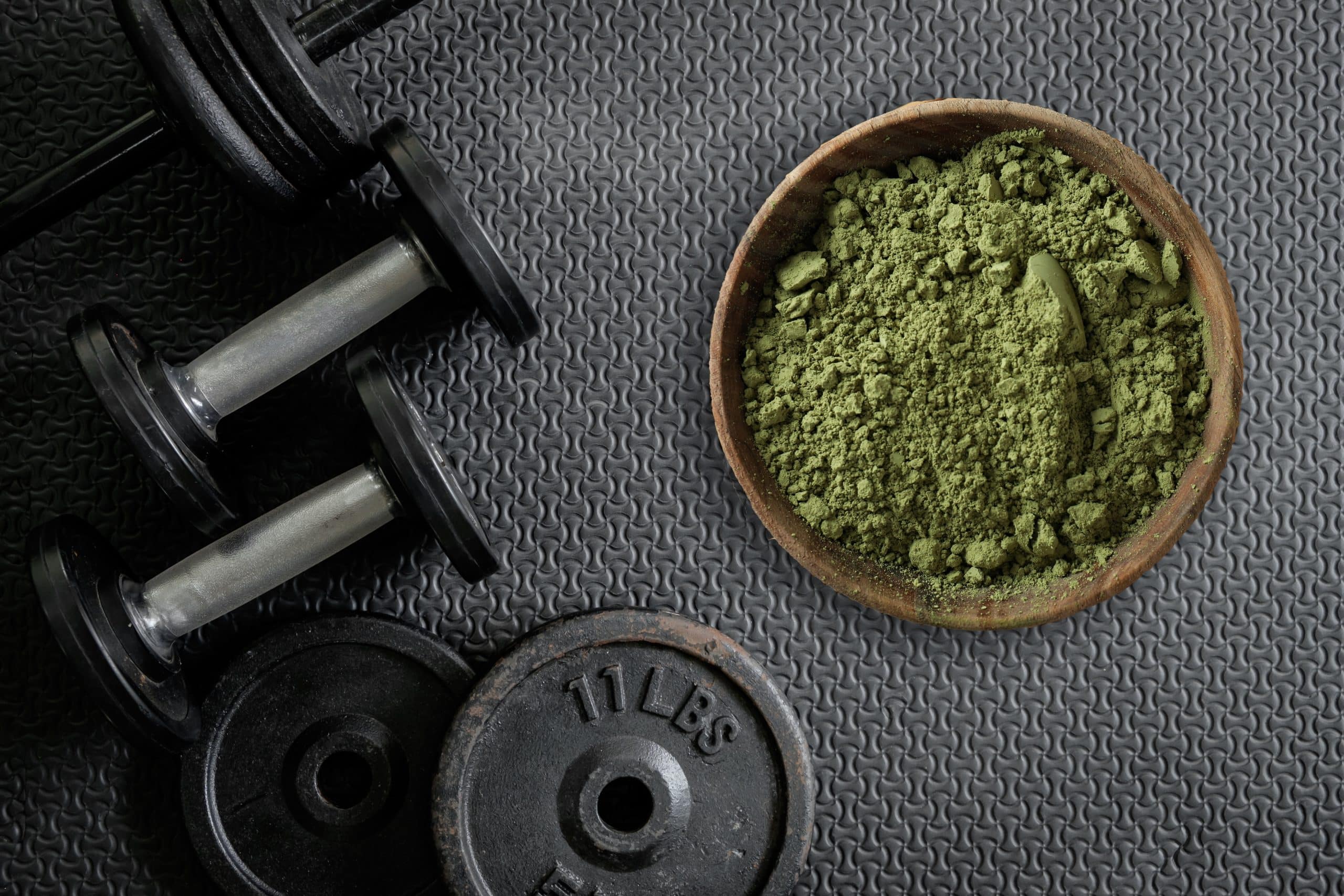 Kratom and weight lifting equipment